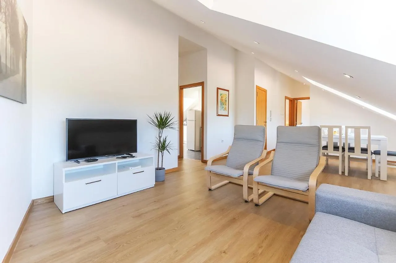 Vita Portucale ! Concept Apartment Campo Ourique Lisbona