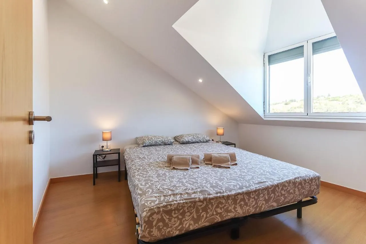 Vita Portucale ! Concept Apartment Campo Ourique Lisbona