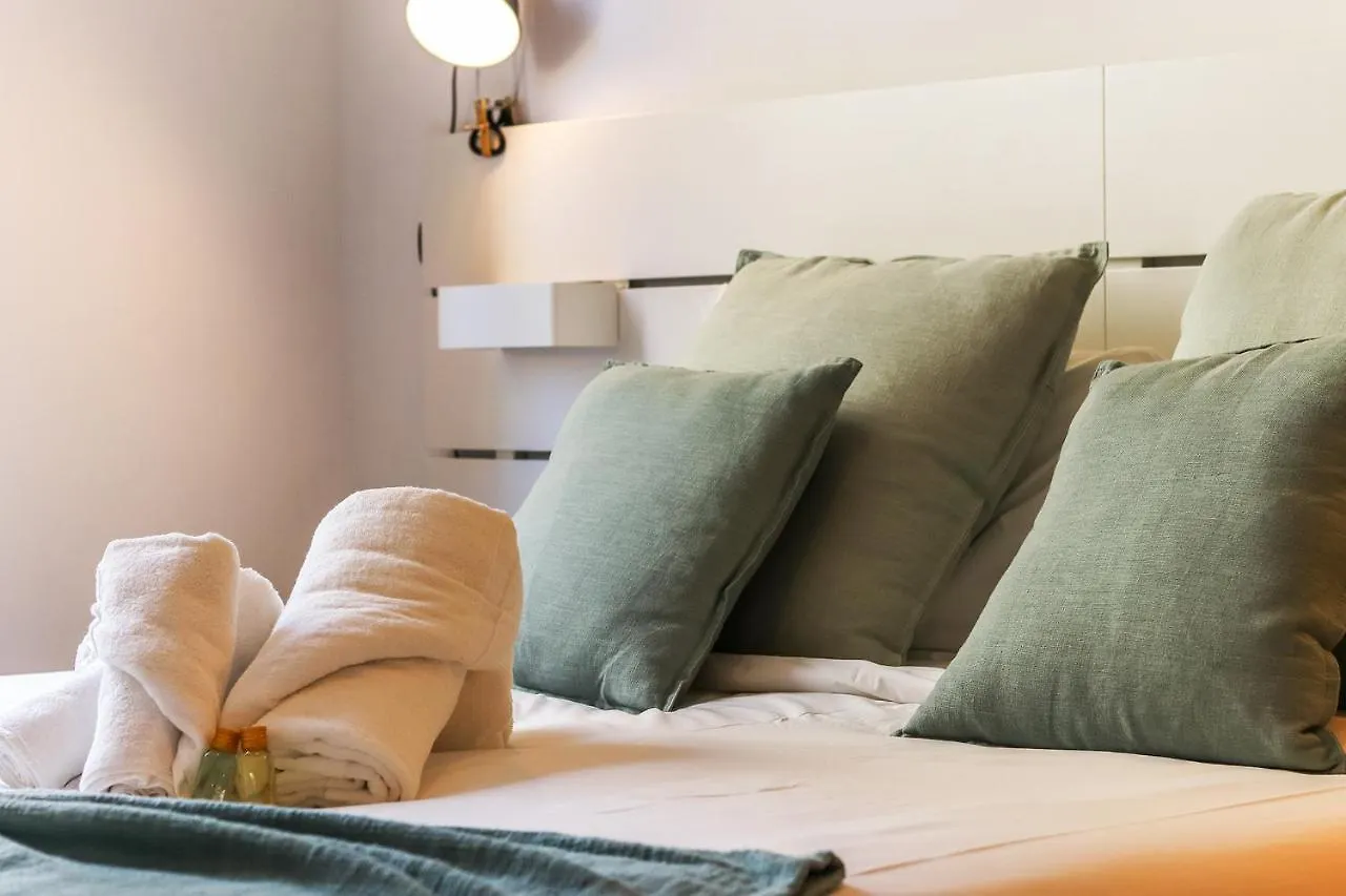 Vita Portucale ! Concept Apartment Campo Ourique Lisbona