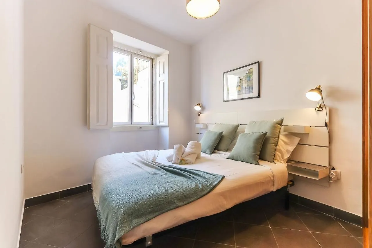 Vita Portucale ! Concept Apartment Campo Ourique Lisbona